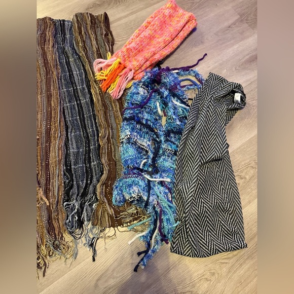 Bundle of 13 assorted Women’s scarves - Picture 5 of 5